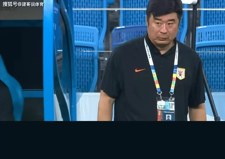 2-1！王彤补时读秒丢球！韩鹏兄弟遭戏耍！泰山关系户再成笑柄_比赛_鹏城_深圳